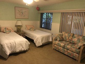Large 4th Bedroom/ Twin XL Beds