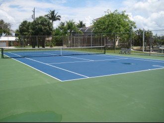 Tennis courts and pickleball