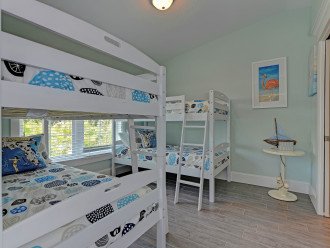 Den area with 2 twin bunk beds