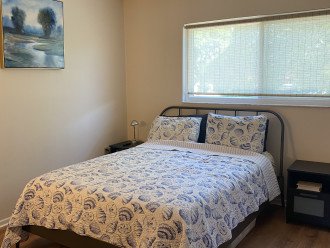 Master bedroom - queen size with new matress