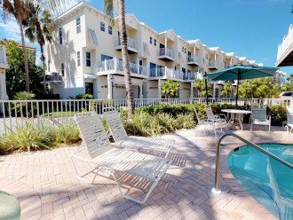 Updated 3 Bedroom Townhome, Steps to the Beach with Views from the Balcony #20