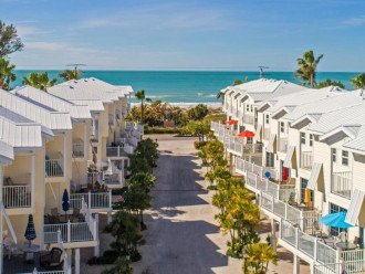 Updated 3 Bedroom Townhome, Steps to the Beach with Views from the Balcony #2