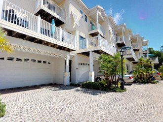 Updated 3 Bedroom Townhome, Steps to the Beach with Views from the Balcony #22