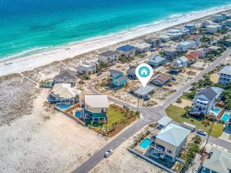 Pet Friendly 2 BR Gulf View Cottage | Rooftop Deck | Steps to Beach | Slps 8