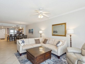 NICELY DECORATED 5TH FLOOR, GULF FRONT CONDO AT THE PEARL OF NAVARRE! #11