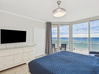 NICELY DECORATED 5TH FLOOR, GULF FRONT CONDO AT THE PEARL OF NAVARRE! #20