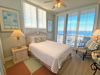 FREE BEACH SERVICE INCLUDED! 17TH FLOOR CONDO/THE PEARL OF NAVARRE! #17