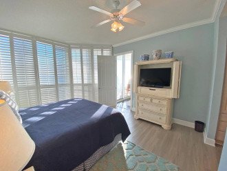 FREE BEACH SERVICE INCLUDED! 17TH FLOOR CONDO/THE PEARL OF NAVARRE! #29