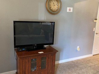42' tv and xbox360 in living room