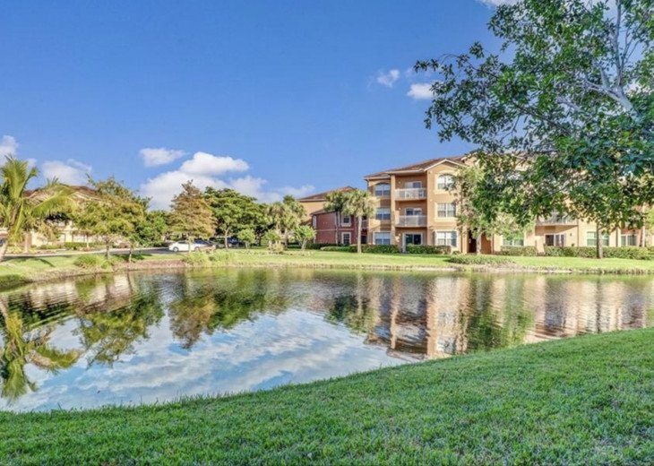Charming lake view 2/2 Florida Condo minutes away from the beach #1