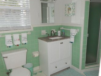 Cottage B- Bathroom