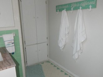 Cottage B- Bathroom