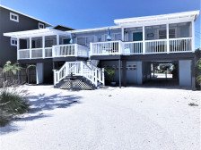 Now Booking 2024: AWESOME BEACH SIDE COTTAGE! Steps to the Bch!