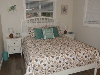 Cottage A- Bedroom with Queen Bed