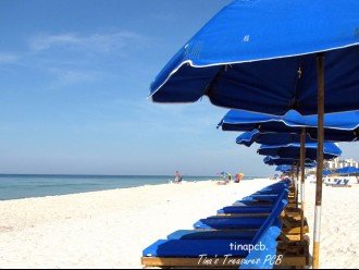 Beach service ($260 weekly value free to our renters) 2 padded chairs & umbrella
