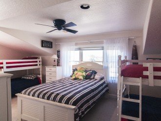 Large 3 floor bedroom with a queen bed and two sets of bunkbeds