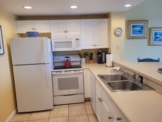 Fully equipped kitchen with fridge w/icemaker, dishwasher, and smooth cook top