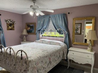 Queen bedroom on "3 bedroom side"