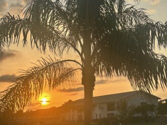Jays Getaway Waterfront, Heated Pool, Bikes, Fishing, Walk to Everything!