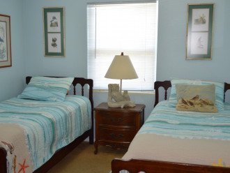 Front bedroom with 2 Twin Beds