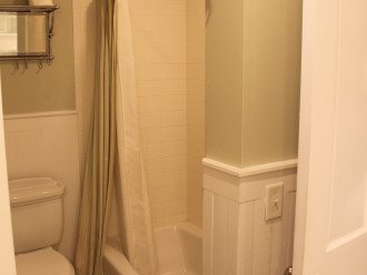 Jack and Jill bathroom shower/tub