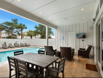 Good Day Sunshine: King Suites Galore! Large Private Pool! 100 Yards to Beach! #1