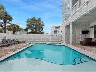 Good Day Sunshine: King Suites Galore! Large Private Pool! 100 Yards to Beach! #1