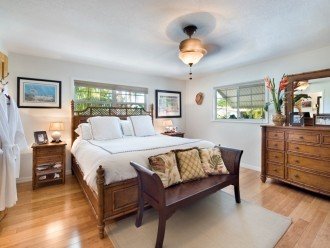 MASTER BEDROOM WITH KING SIZE BED