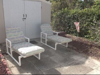 Four lounge chairs for sun or shade