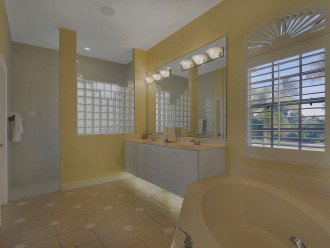 1st Master Bedroom Private Bath w/ Walk-in-Closet