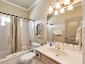Bathroom Shared with King Suites on First Floor, Shower/Tub Combo