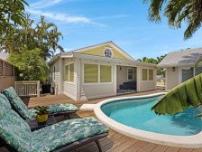 Updated 3/3 Spacious Pool Home and 1/1 Guest House