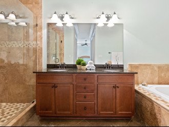 2nd floor bathroom vanity, shower and tub
