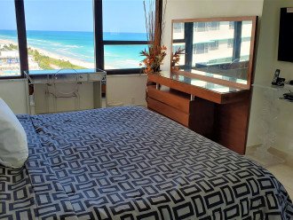 Direct Oceanfront Balcony with Blue Ocean Views - 1402 #12