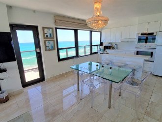 Direct Oceanfront Balcony with Blue Ocean Views - 1402 #8