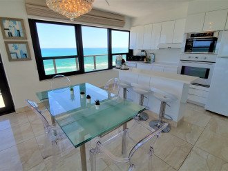 Direct Oceanfront Balcony with Blue Ocean Views - 1402 #9