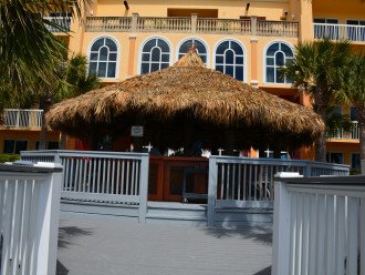 Tiki Bar located between the East and West Tower pools.
