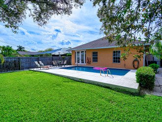 Last Mango - Home with Pool and Walking Distance to Beach! Pet Friendly #32