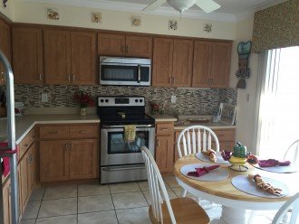 Eat-in kitchen, with new appliances, very roomy!