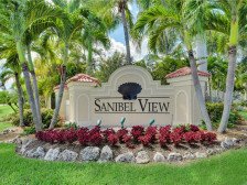 Minutes from Sanibel Island or Fort Myers Beach, 2 Bedroom, 2 Bath Condo.