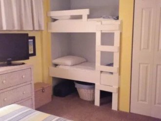 Guest room with bunkbeds