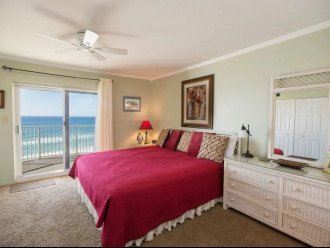 King Master bedroom with ensuite bathroom and private Gulf facing balcony.