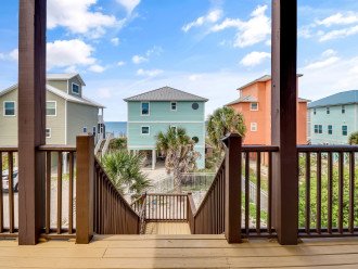 Oceanview deck with closing gate