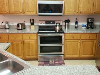 Beautiful kitchen with all new appliances