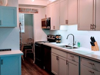 Kitchen - Stainless appliances, Quartz countertops