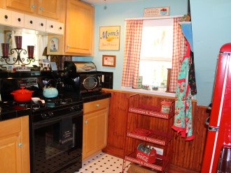 Full gas stove, microwave,blender, coffee maker and every thing you could need.
