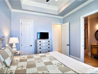 2nd Floor King Suite with Private Bathroom