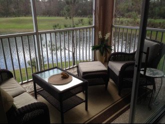 Comfortable lania overlooking the golf course and lake