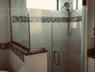 Walk-in master shower with double shower head