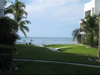 PRIVATE BEACH--LARGE POOL--EASY ACCESS: DINING/FISHING/DIVING #1